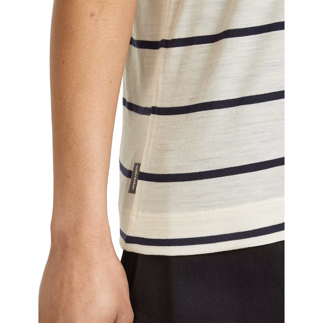 W Merino 150 Tech Lite SS Relax V Neck Tee – Bild 4